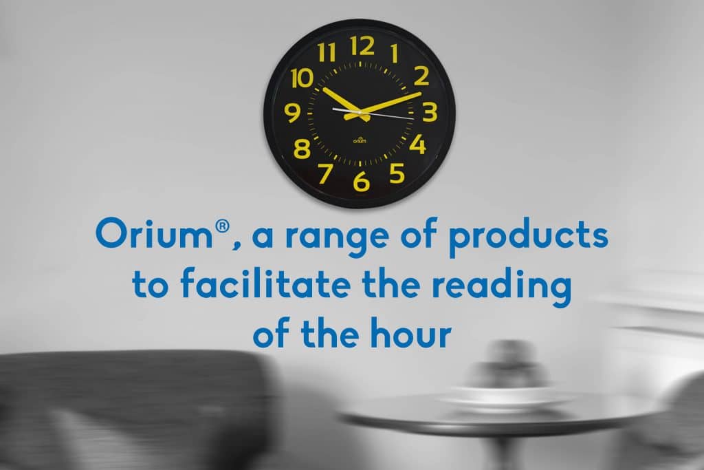 Clocks, watches and alarm clocks adapted to facilitate the reading of the hour